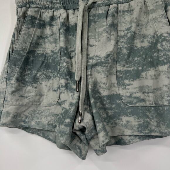 Athleta Farallon Shorts in Fog Camo Coast High Rise - Picture 2 of 6
